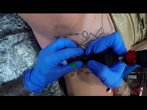 ❤️ Nagpa-tattoo sa kanyang klitoris ang sobrang tattoo na hottie na si Sully Savage ❤️❌ Anal porn sa porn tl.porno-filmy.ru ❌️