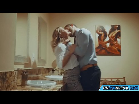 ❤️ Kapag ang isang busty blonde seduces sa isang pampublikong banyo ❤️❌ Anal porn sa porn tl.porno-filmy.ru ❌️